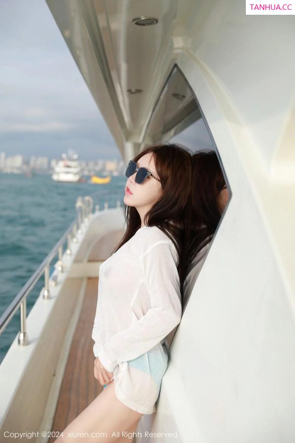   [XiuRen]高清写真图 2024.01.02 No.7898 小薯条nienie 游艇美腿第34张图片